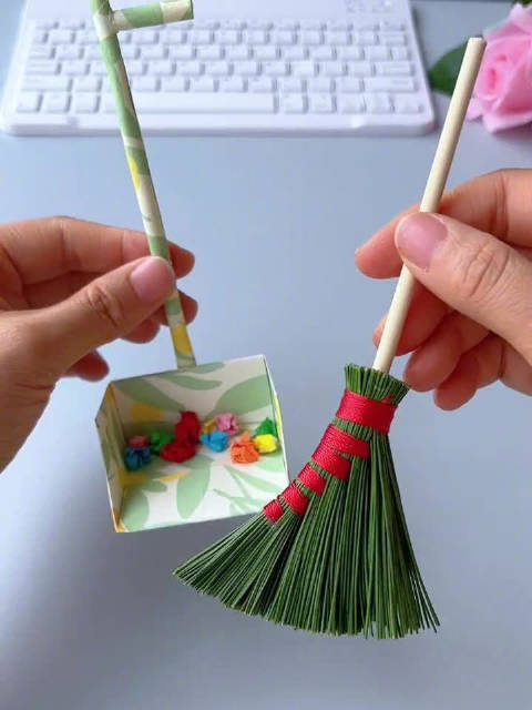 扫帚」五一劳动节快到了,教你用松针做一个可爱的迷你小扫帚~简单易学