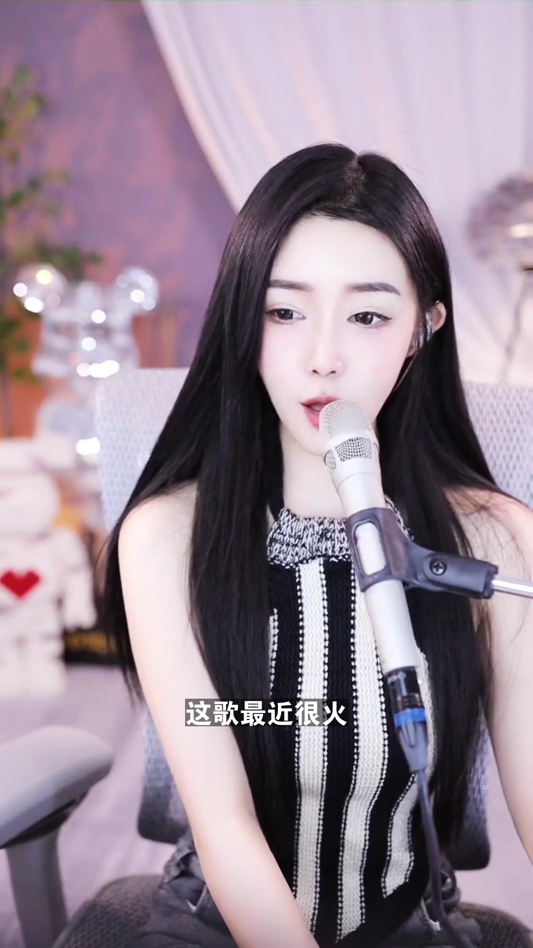 奇领曼妍 进直播间可以点歌哦!