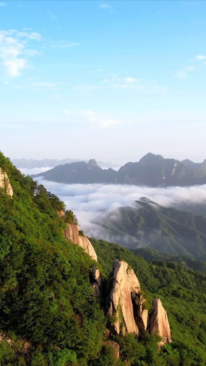 登上山顶看美景 云雾缭绕人间仙境 治愈系风景 视觉震撼 仙境云海