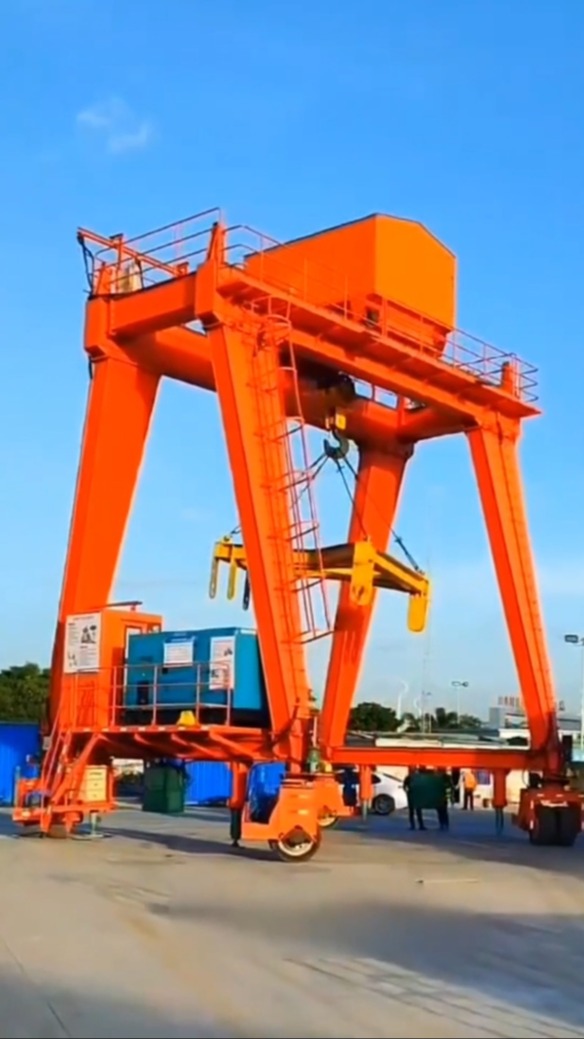 龙门吊门式起重机,港口码头用工业起重设备定制,免费测量安装