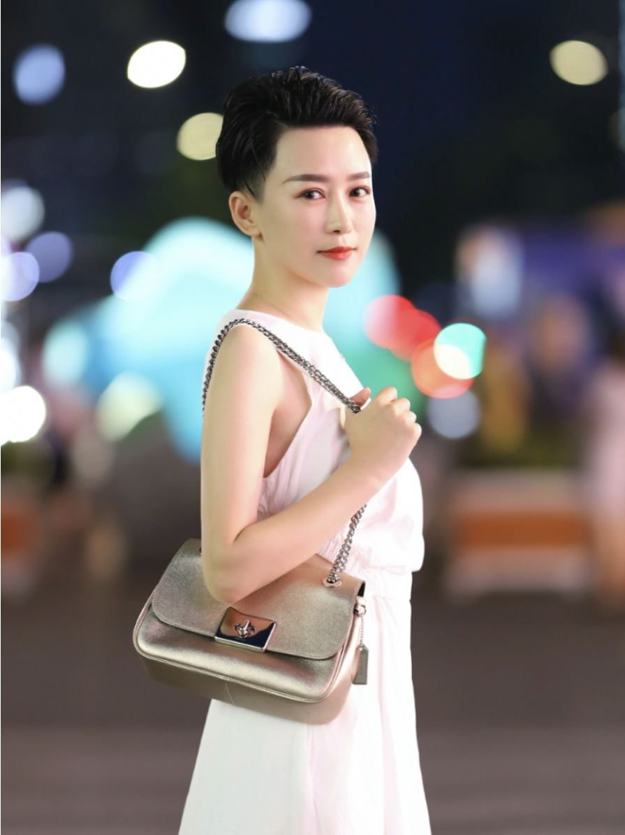 杭州街拍偶遇气质短发美女