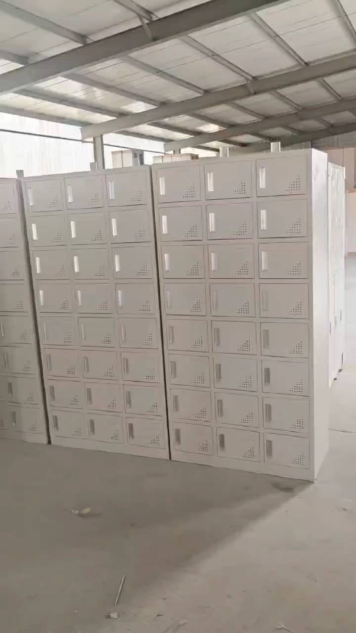 工厂员工铁皮抽风鞋柜做好了