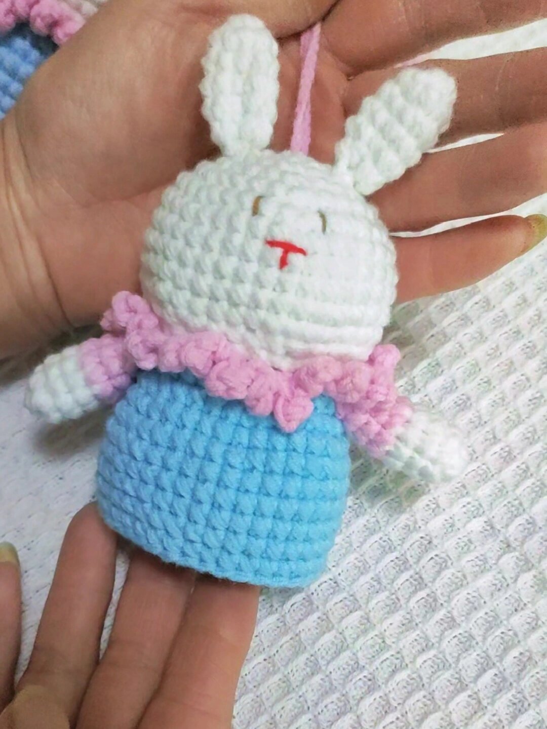 纯手工毛线钩织小兔子钥匙包