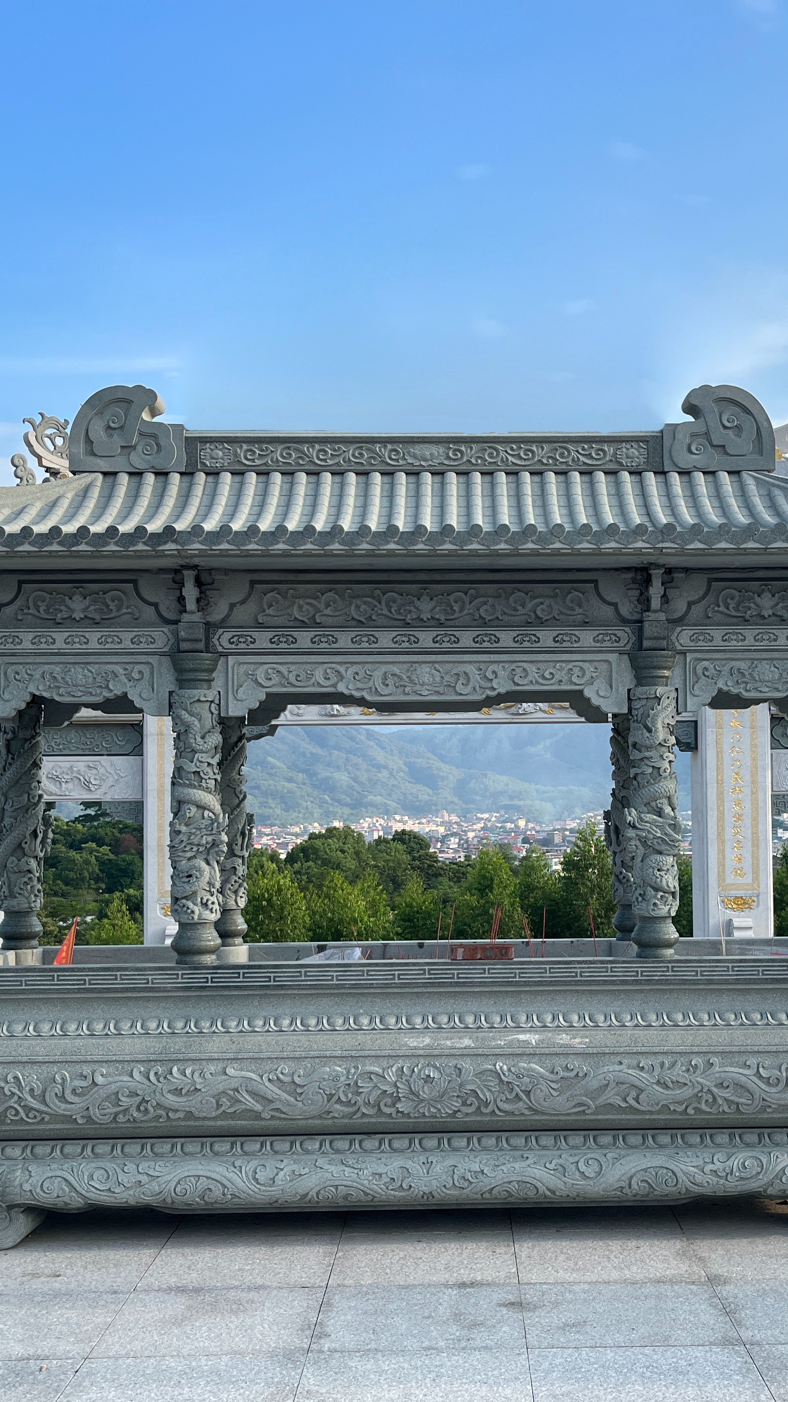 石雕香炉雕刻完成 寺院长方形石香炉