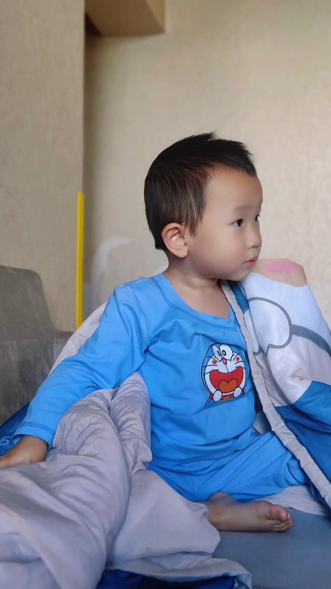 瞧这小眼神,萌萌的小可爱 记录成长的每一个瞬间 阳光小男孩 家有萌娃