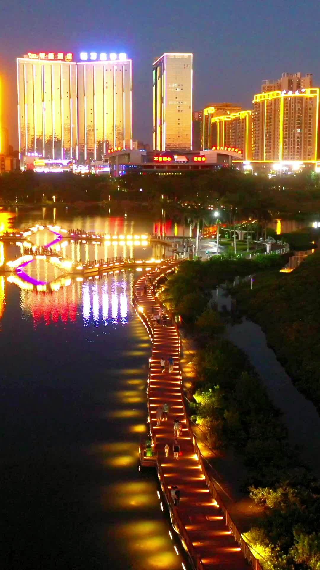 防城港城市的夜晚海洋文化公园里好热闹