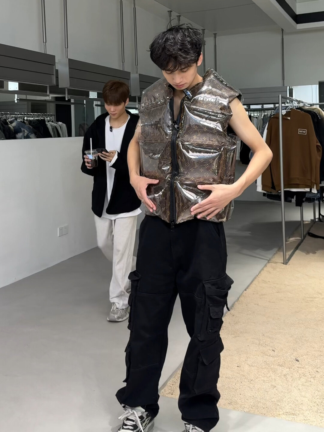 ootd|价值2.6w一件的lv空气马甲🦺-度小视