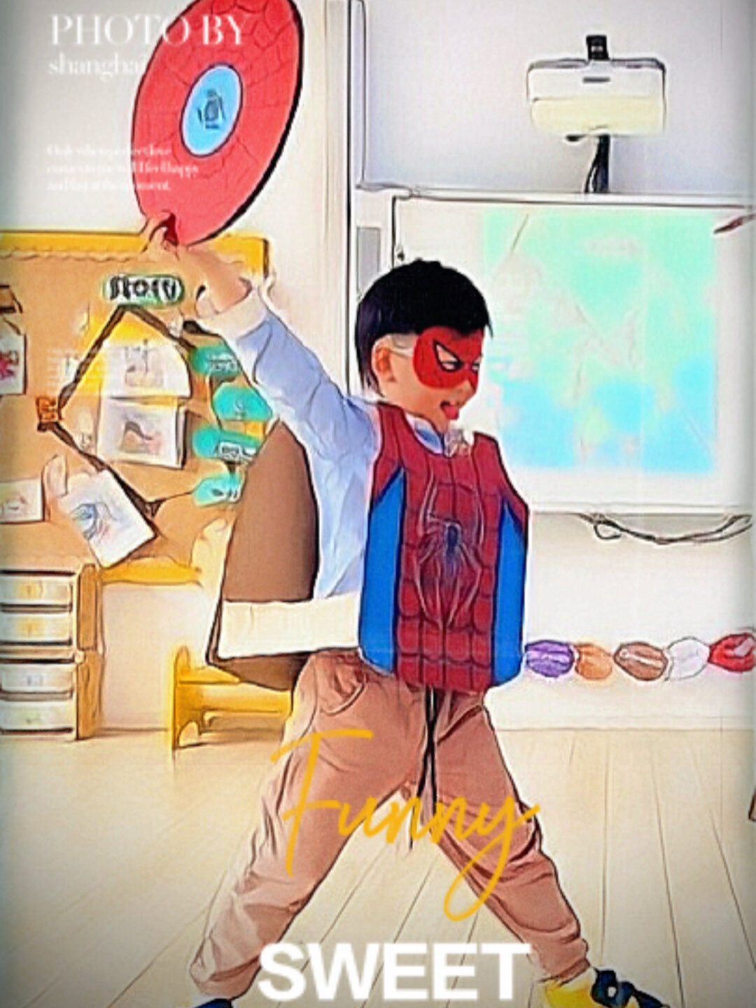 纸箱创意服装秀之"蜘蛛侠"