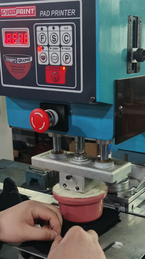 单色油盘移印机小型logo印字机玩具五金-度小视