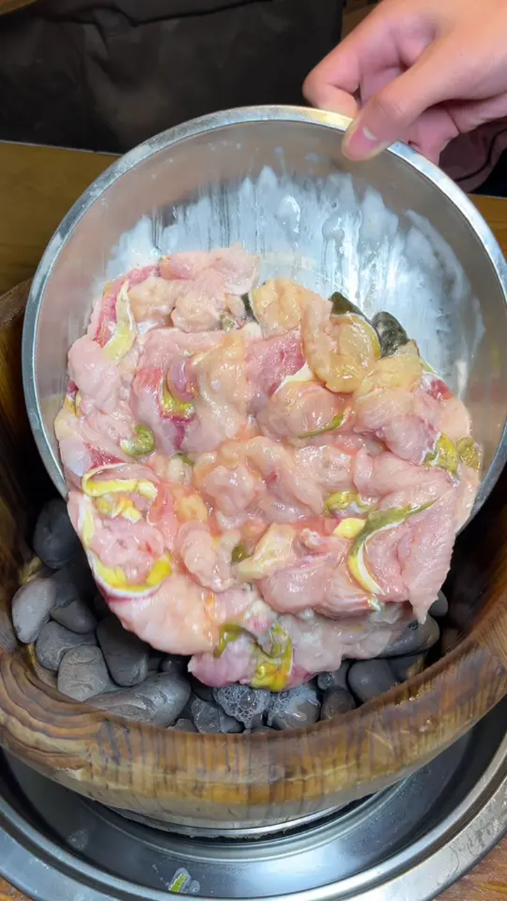 温江也能吃到雅安特色木桶鱼了!关键周年庆人均才20多!