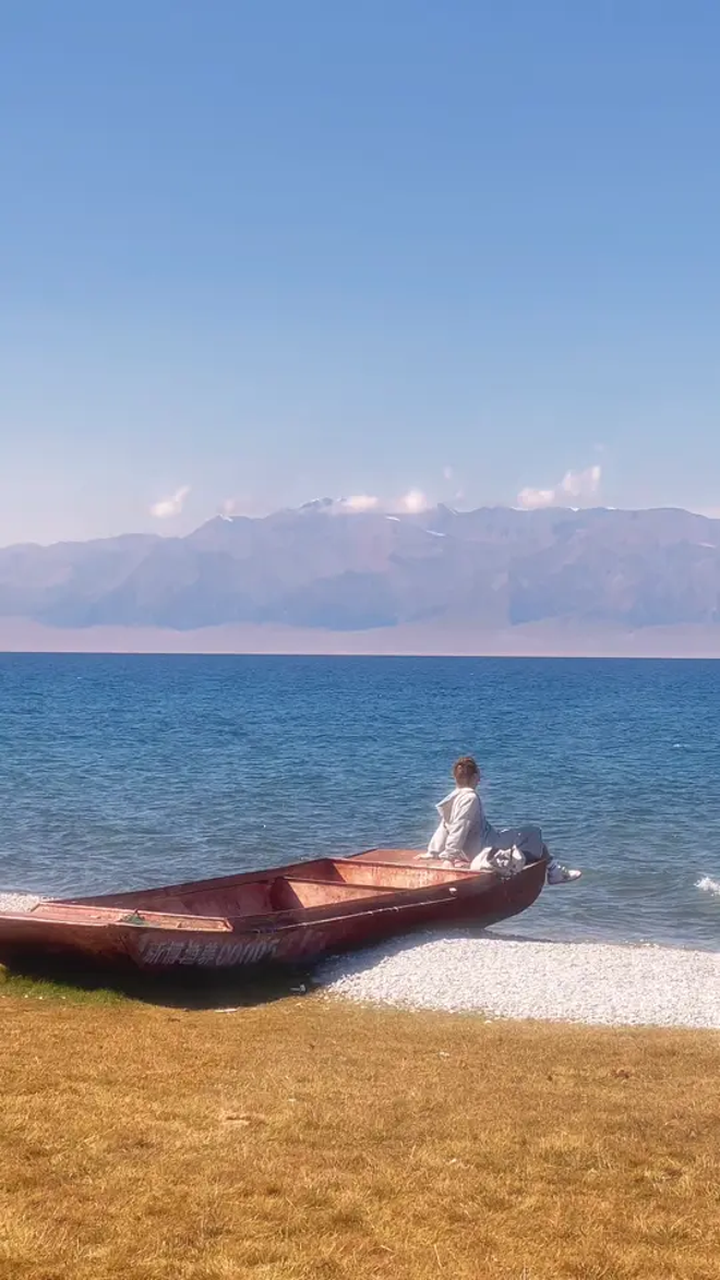 赛里木湖秋天拍照，旅游帮手
