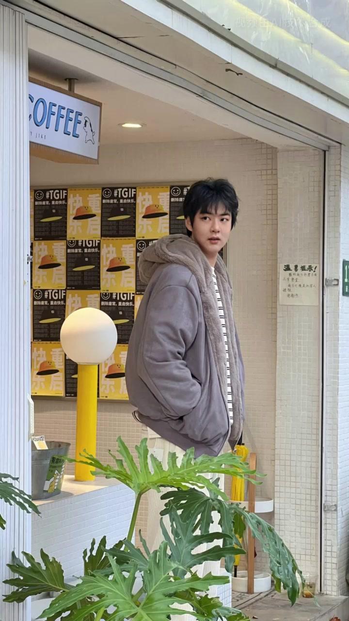 帅哥 冬日心动男士 秀脸 我在秀脸制作了一个冬日氛围感视频~-度小视