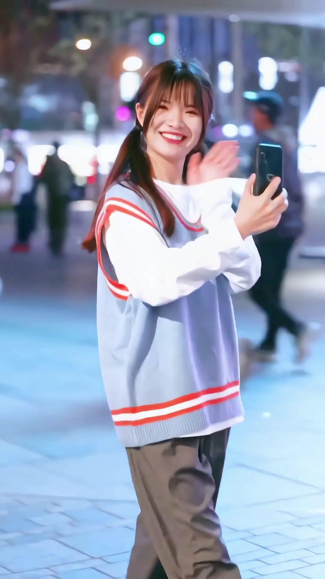 小可爱出来炸街了 好看的小姐姐 高颜值美女 美女 是你的理想女朋友吗