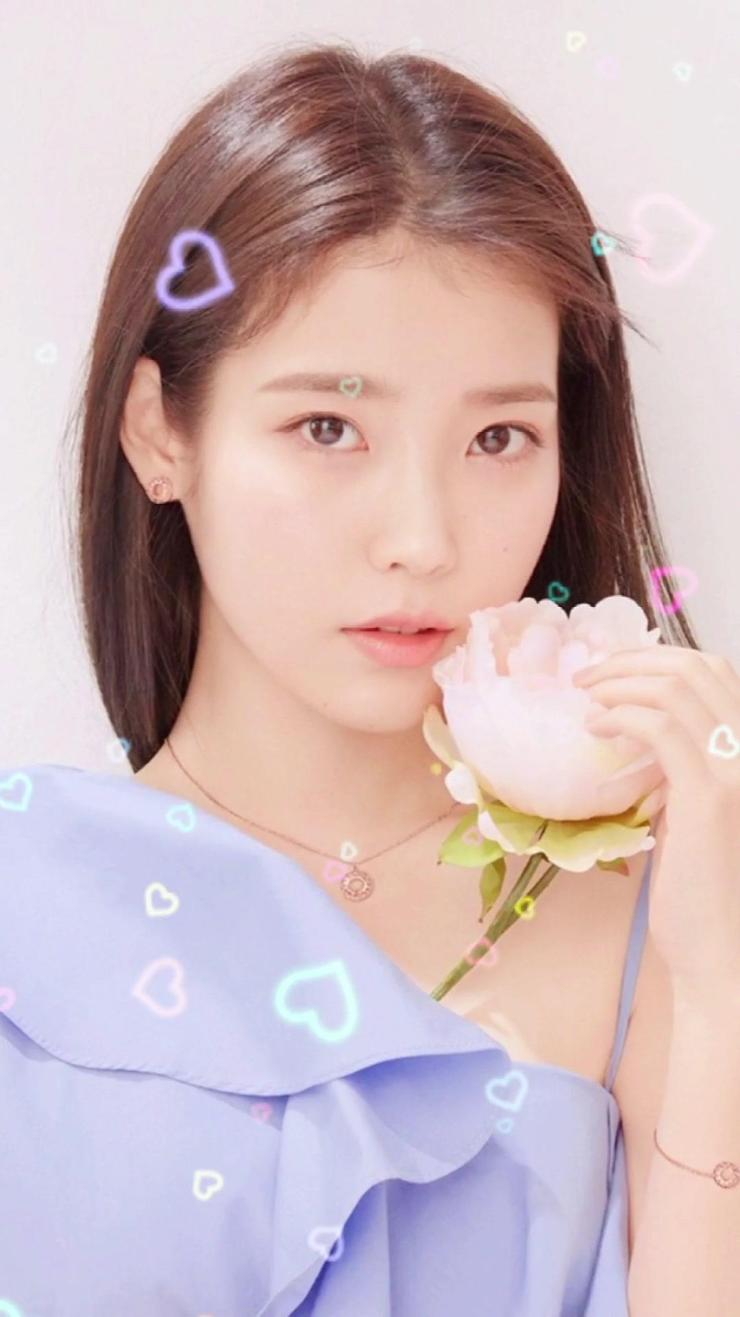 李知恩(iu),1993年5月16日出生于韩国首尔特别市,韩国流行乐女歌手