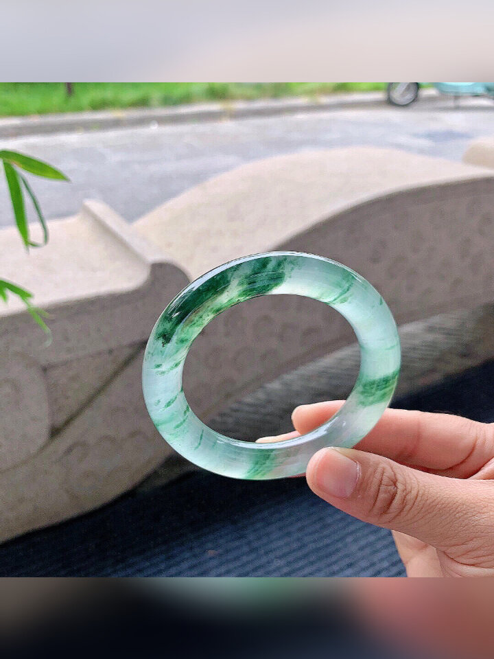 大饱眼福～冰飘花翡翠圆条手镯46000