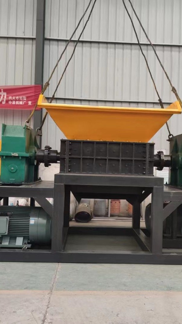 废旧轮胎撕碎机 橡胶粉碎机