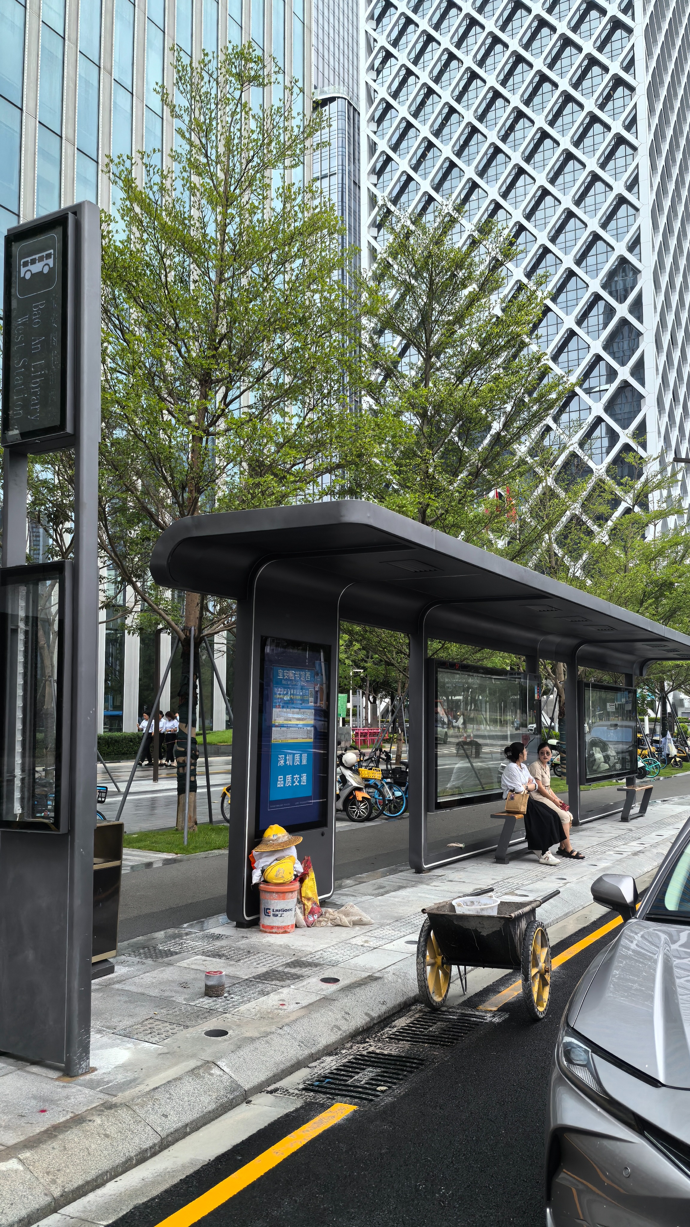 深圳市宝安区新安街道智能公交站台效果展示