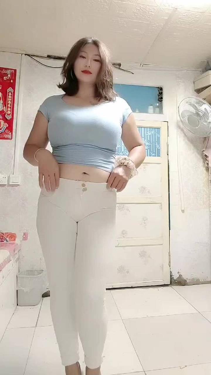 微胖身材女生的时尚穿搭秘诀