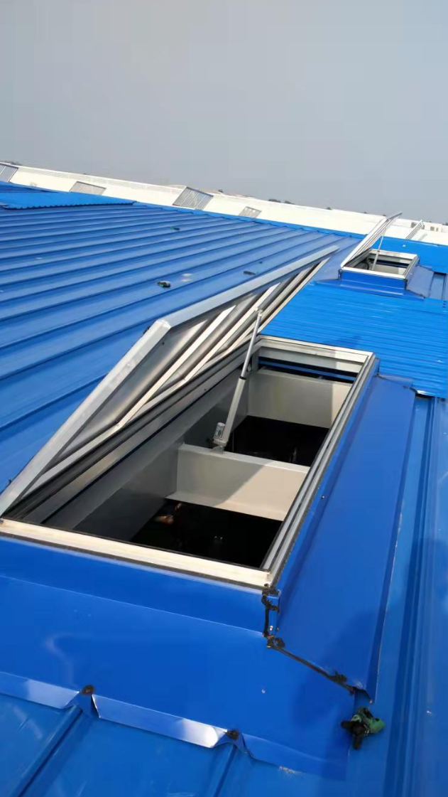 安装一字型采光排烟天窗优势功能有哪些-度小视