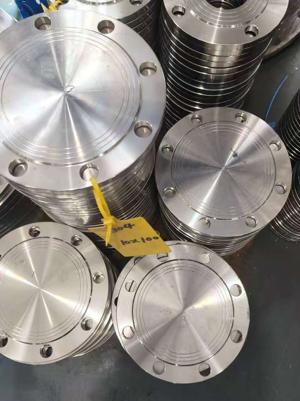 不锈钢304板式平焊法兰生产工艺