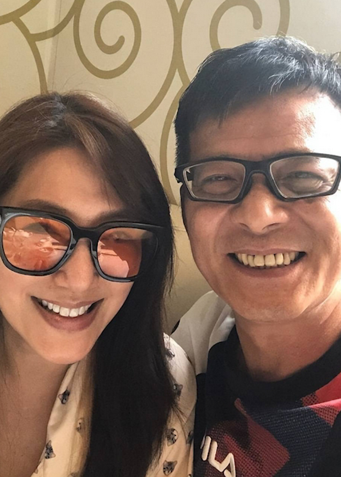 黄日华否认向关宝慧求婚:普通朋友,绯闻搞得不好意思跟她联系