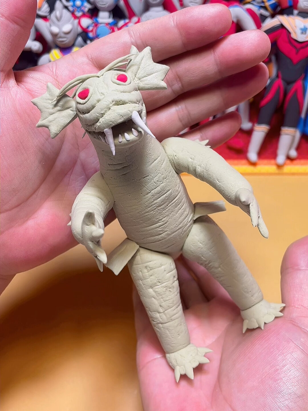 粘土手工时刻:捏雷欧奥特曼怪兽帕拉戴王