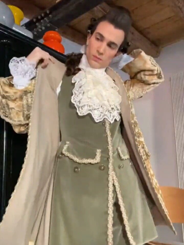 复原1750年洛可可宫廷男士服饰