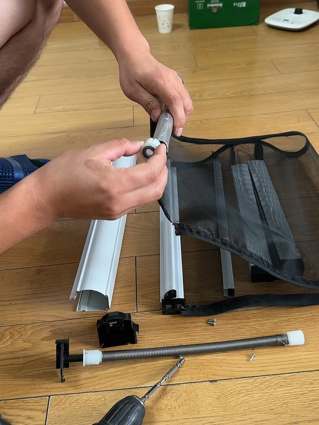 7代隐形卷轴防蚊纱窗高透折叠三趟金刚网