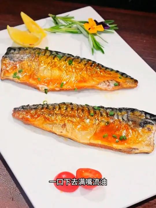 香煎青花鱼 孩子正是长身体的时候,要多给他吃有营养的食物,我经常给