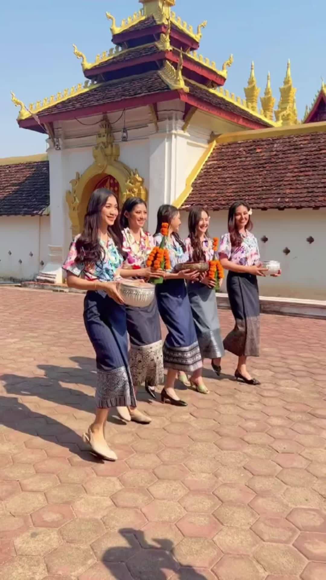 脚踏温柔,拥有远方～老挝 老挝美女 很哇塞的小姐姐 民族服饰 领略