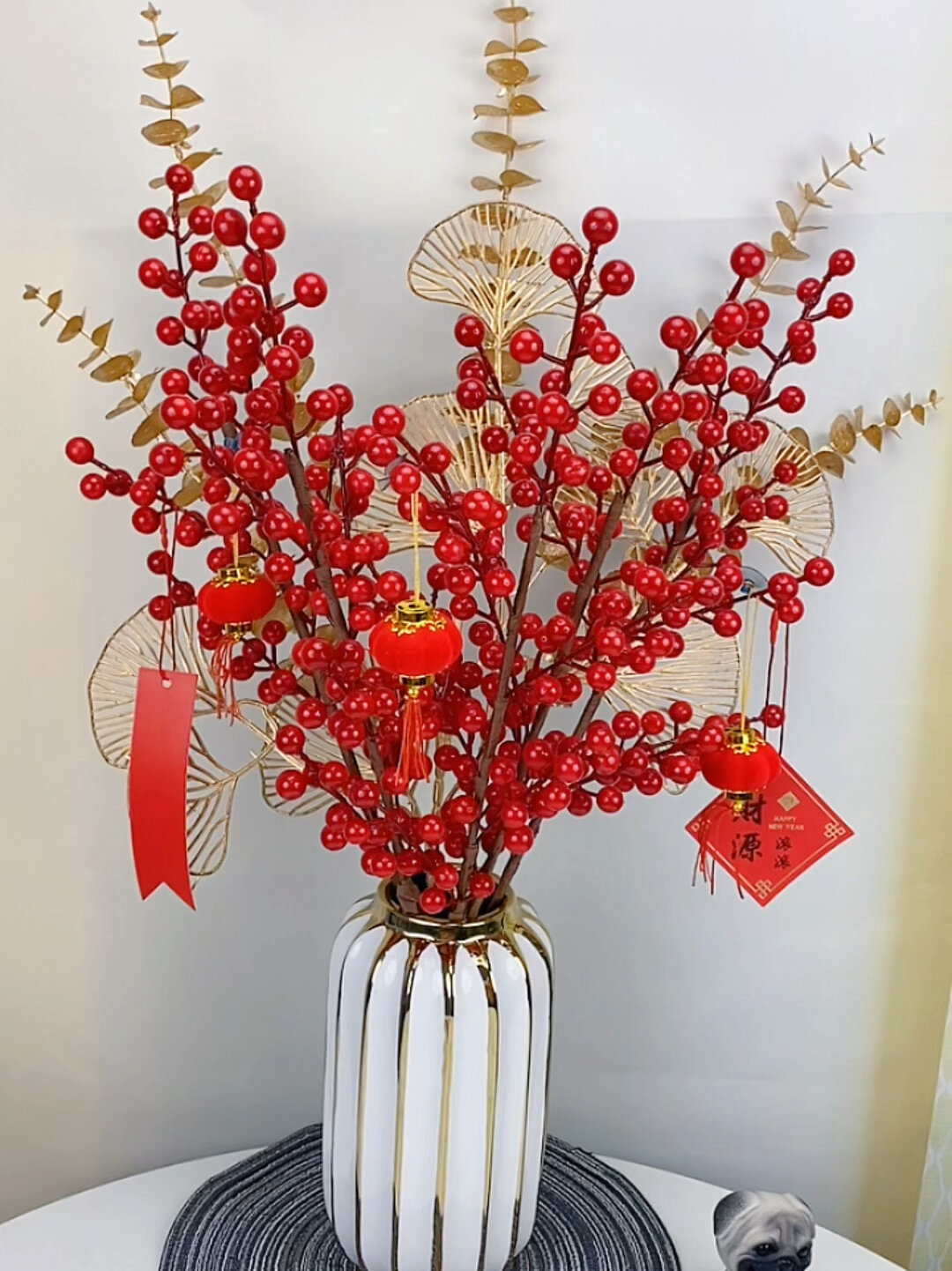 红浆果又叫发财果,寓意家庭事业红红火火