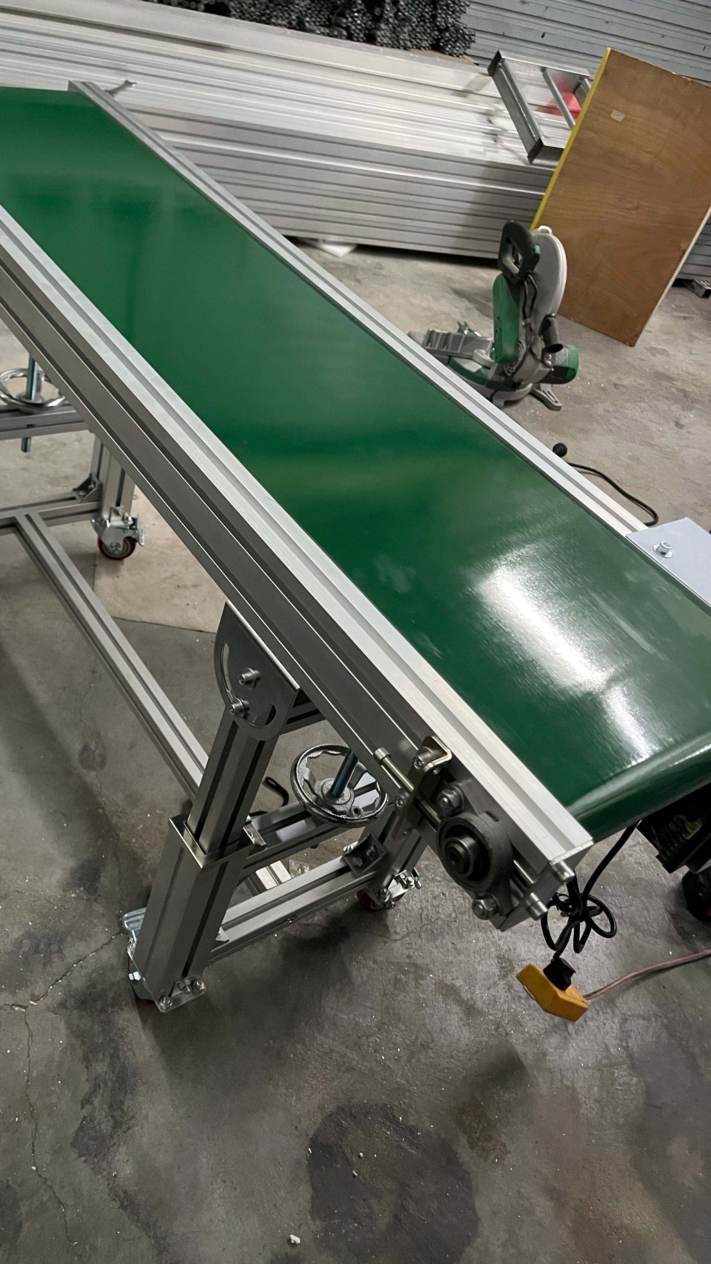 工厂皮带输送机安装实拍