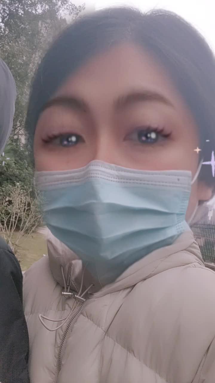 可爱星星眼 口罩挡住你的脸挡不住你微笑的眼-度小视