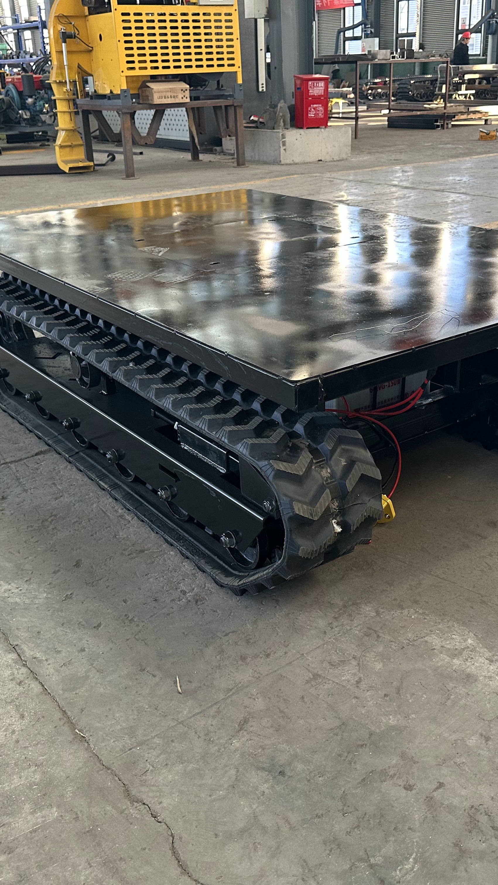 小型电动履带平板车 橡胶履带行走底盘 转向灵活