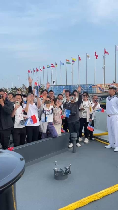 23海军节,海军054a型护卫舰开放活动,579邯郸舰热情的军迷,我很感动!