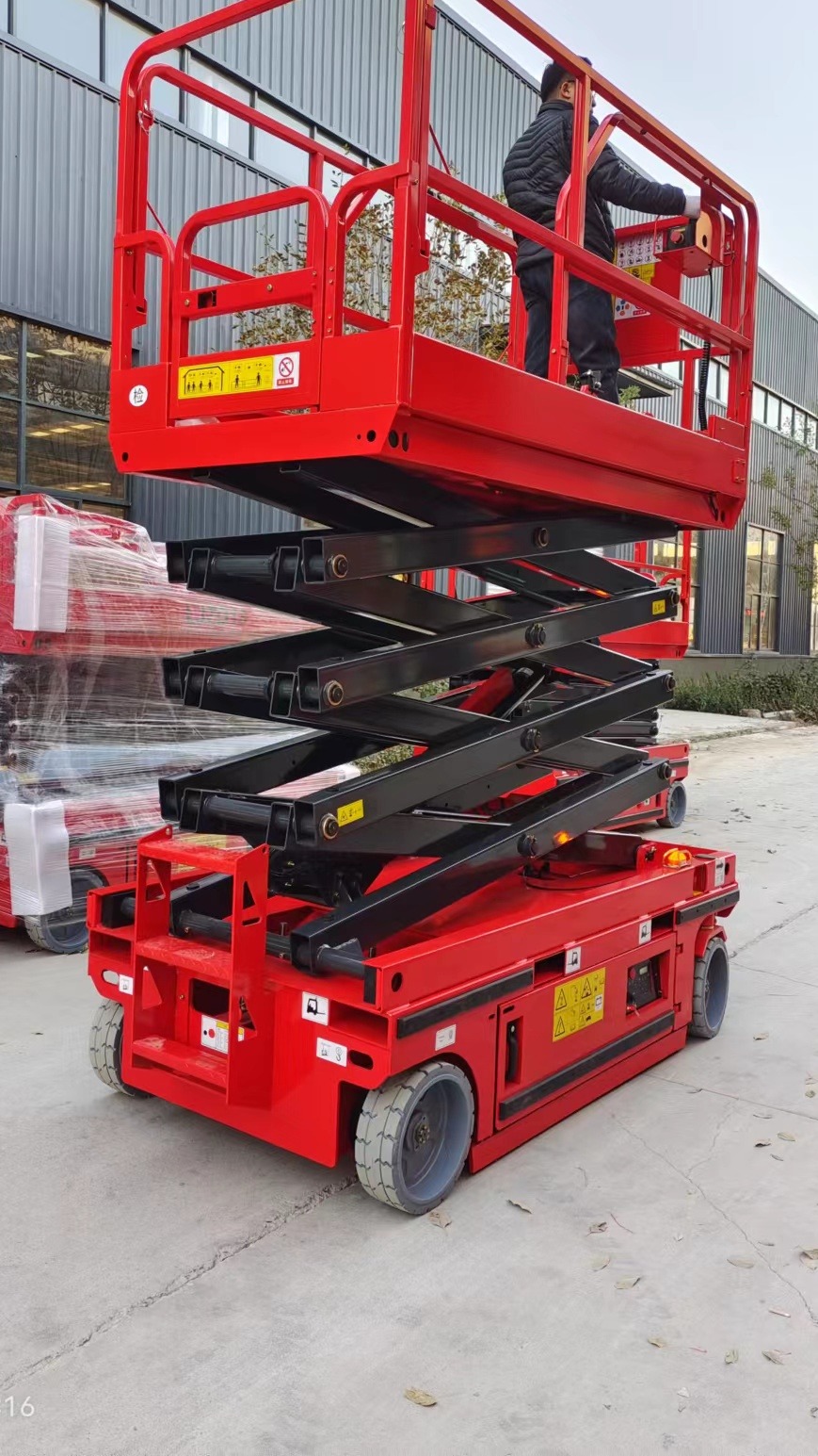 自行走式升降机 剪叉式液压升降平台 登高车