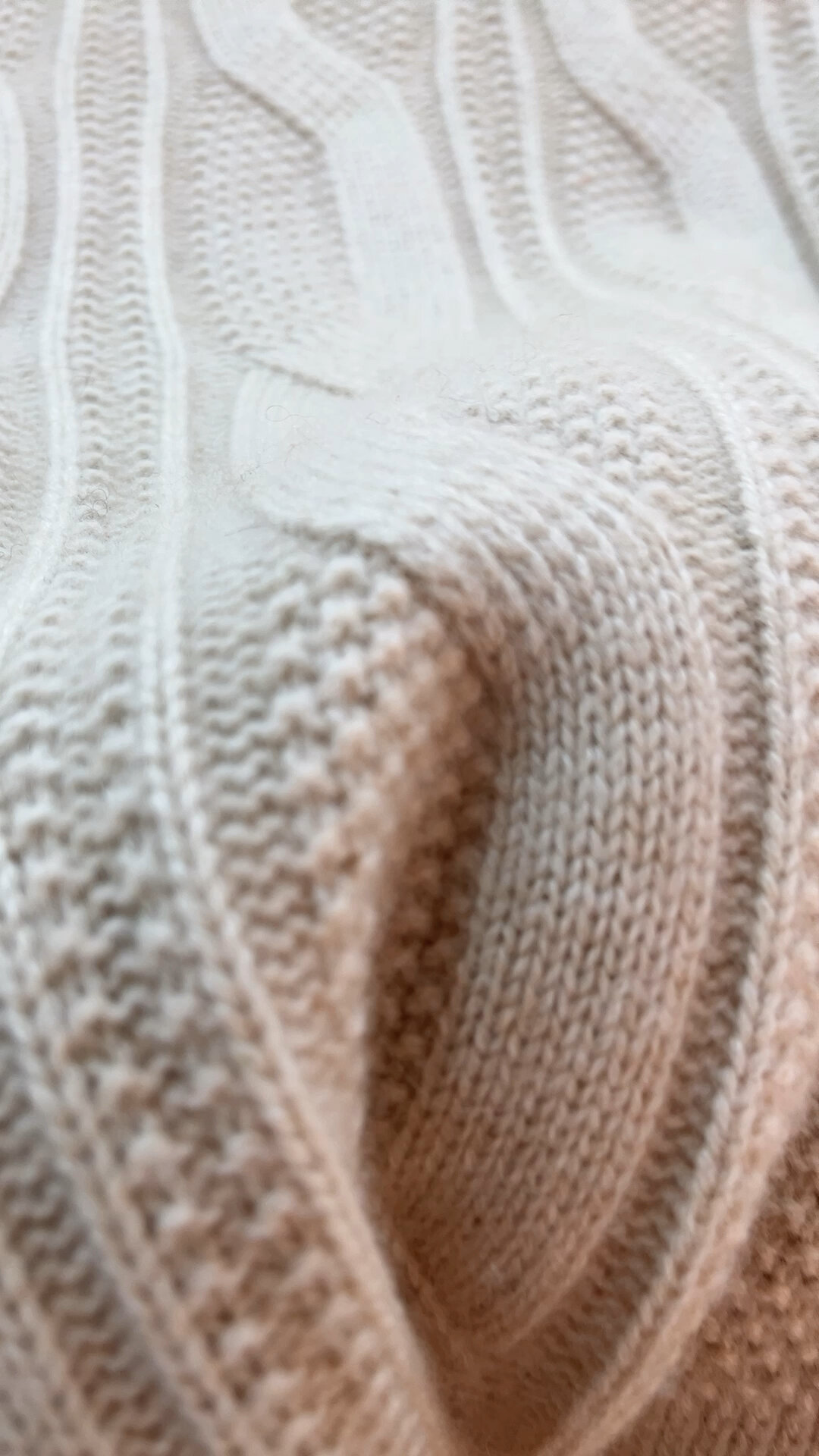 100%纯山羊绒,具有软黄金之称