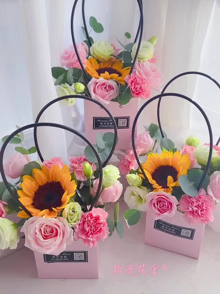 38节小花束粉色手提袋花束花艺沙龙花束
