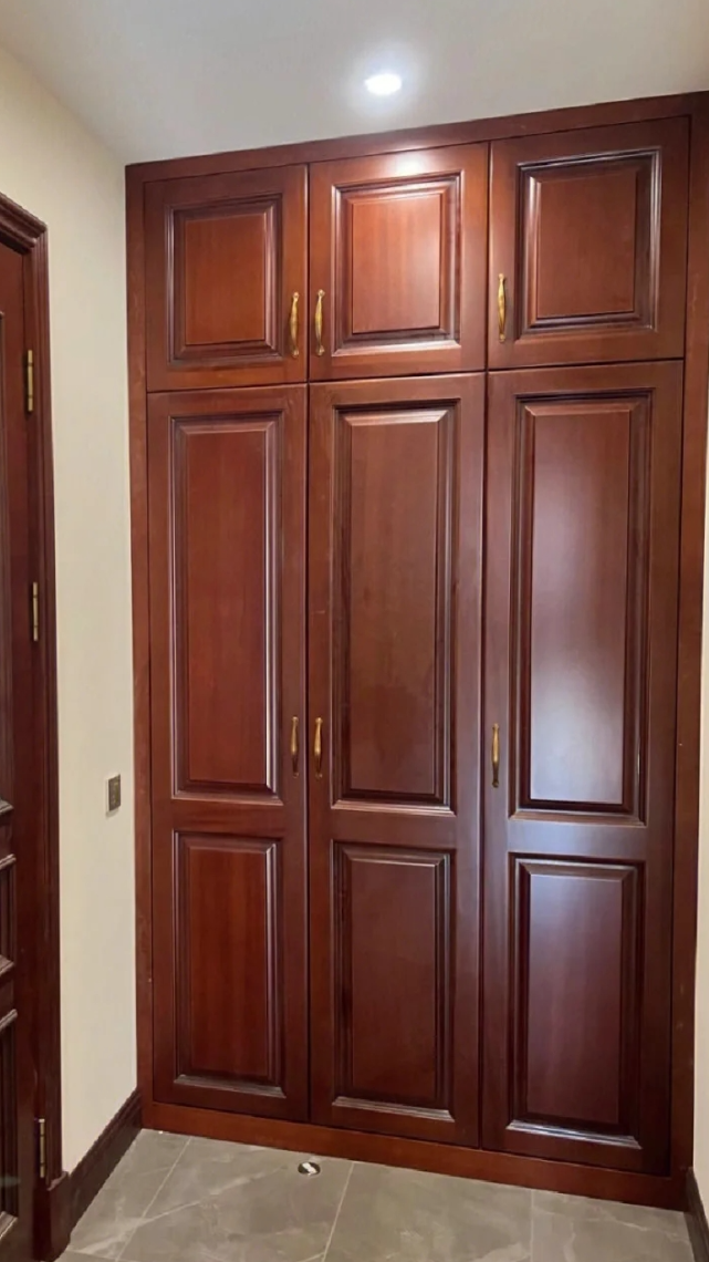 沙比利实木家具定制,欧式实木衣柜-度小视