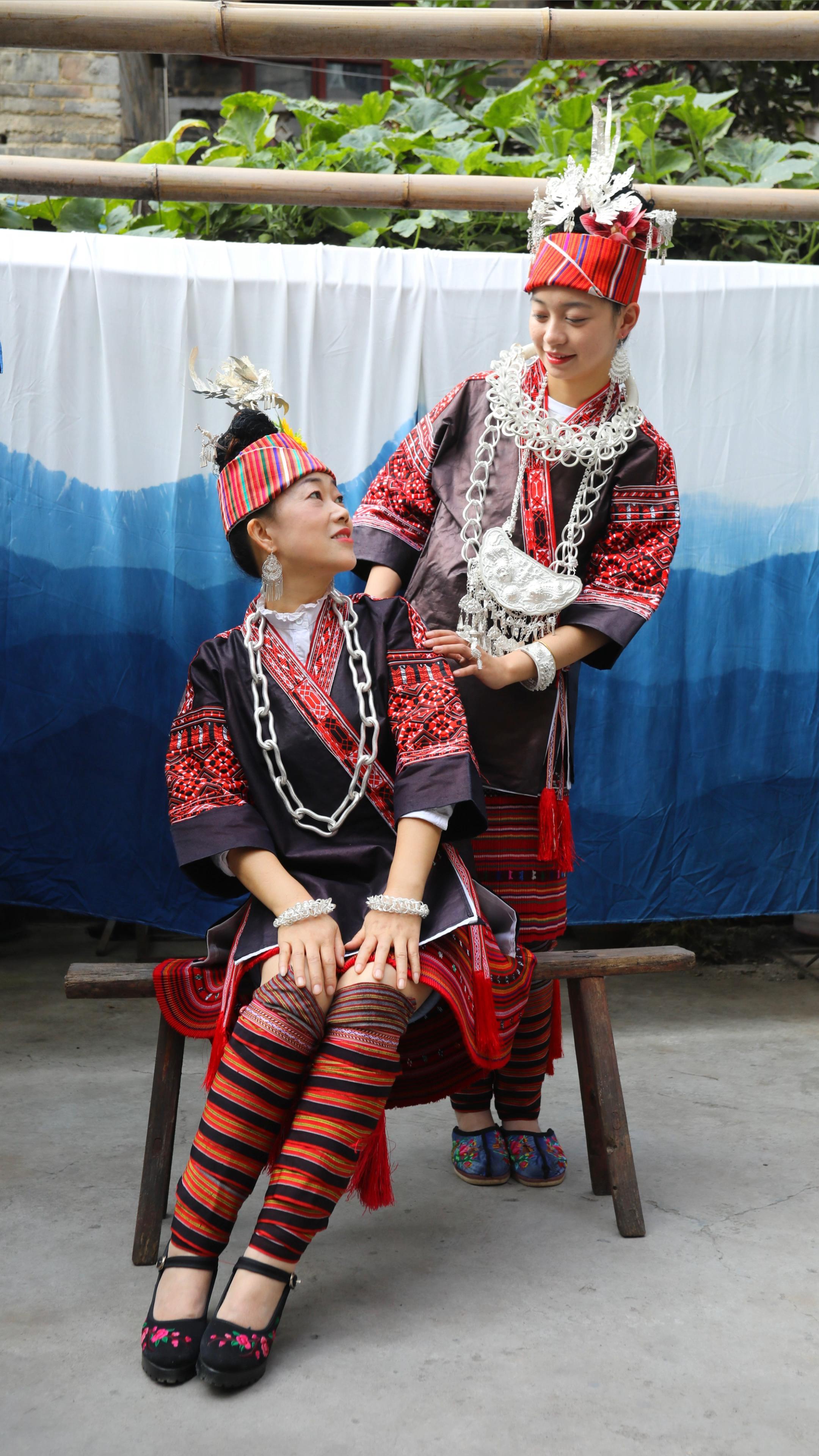 台江县方翁支系服饰,谁不想变身一位苗家少女呢?