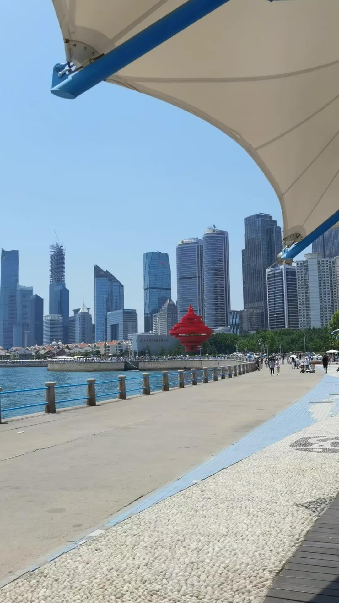 带你一起去看海 蓝天白云晴空万里 夏日海边 我的旅行日记 五四广场