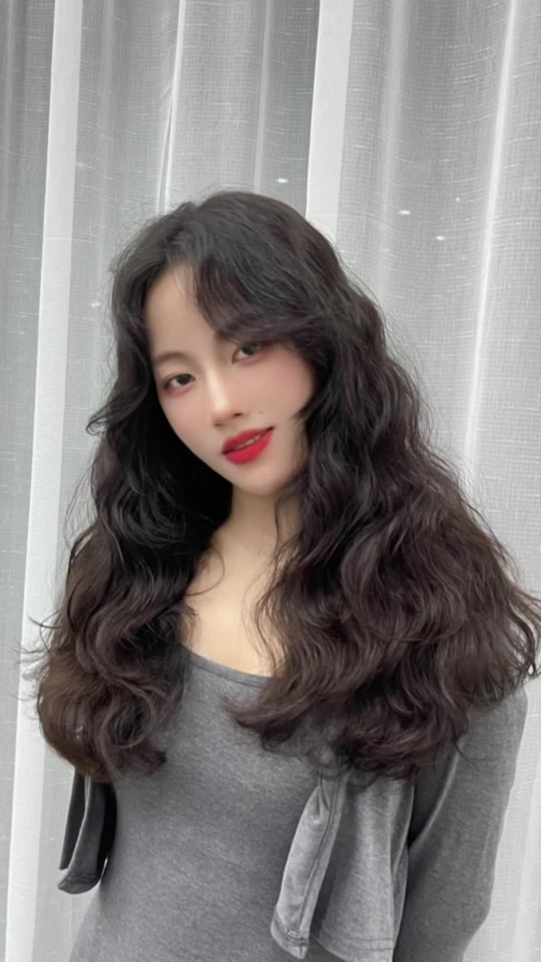 在店里工作,感觉好,因为有你 附近哪里做头发好 法式慵懒卷 烫发推荐