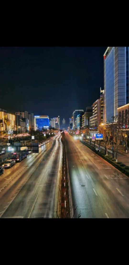 教你如何用手机在繁华马路上拍出空旷感-度小视