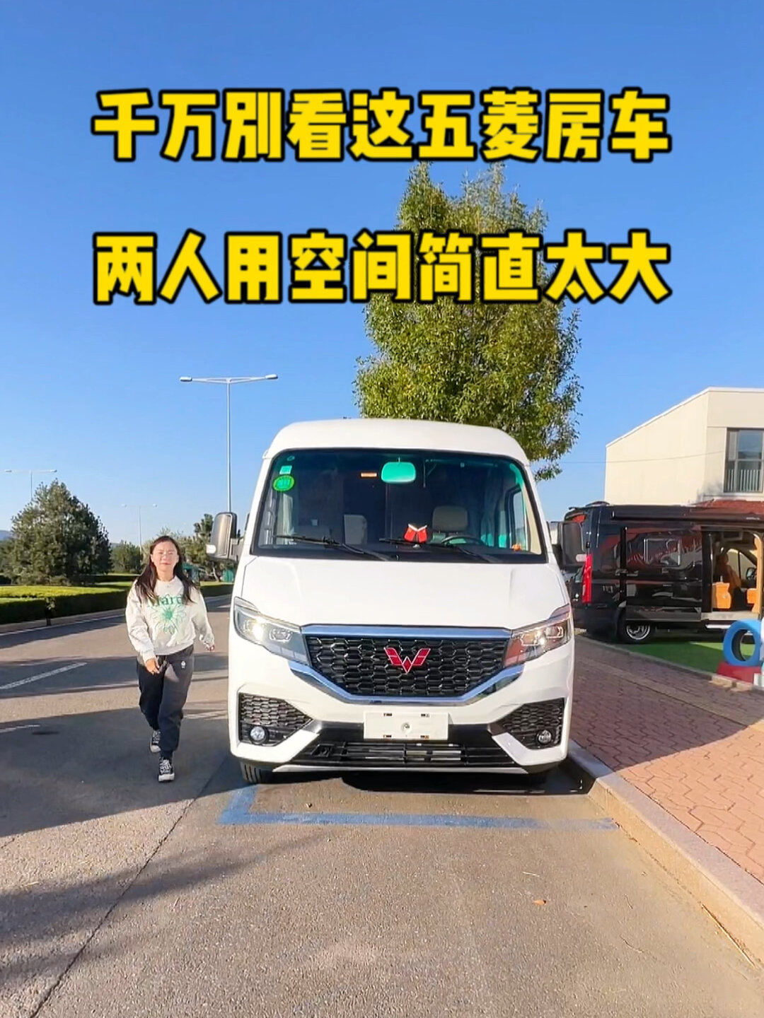 千万别看这款五菱房车两人用内部空间简太大