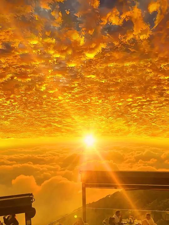 这么绝美的云海晚霞,当然要分享给你啦!晚霞 云海 治愈系风景