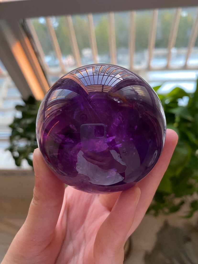 深紫色乌拉圭紫水晶球颜色超深