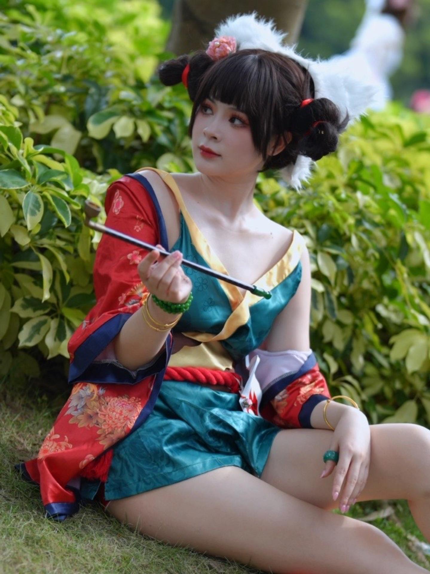 白蛇缘起宝青坊主cosplay白蛇狐妖cos,本体是九尾狐出现在两部电影