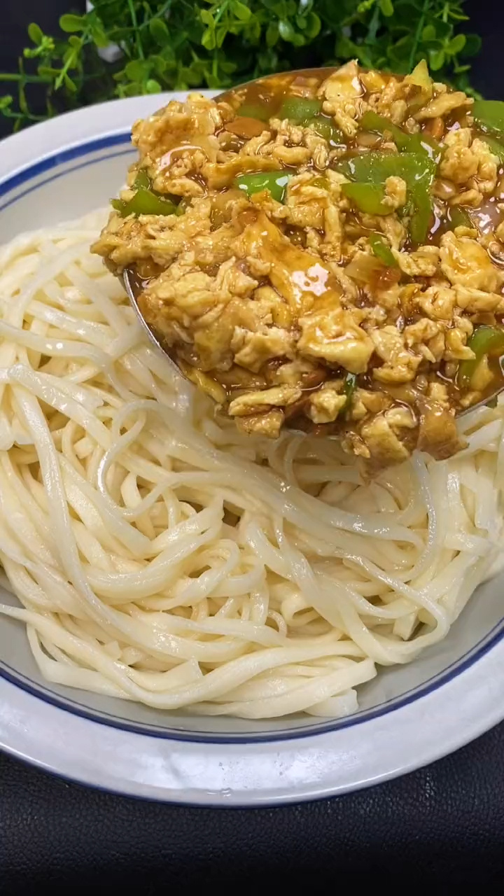 尖椒鸡蛋卤,吃面条必备,做法很简单哦-度小视