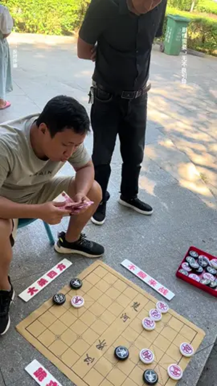 象棋大师孙浩宇破解街头,残局七进七出