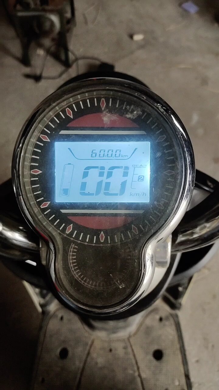 我的电动车仪表显示屏电池怎么一闪一闪